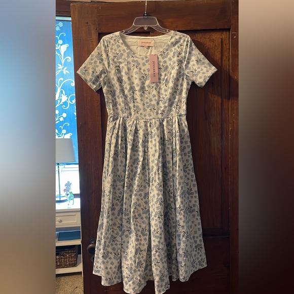 JessaKae Dresses & Skirts - NWT JessaKae Woodhouse Floral MIDI Dress size M